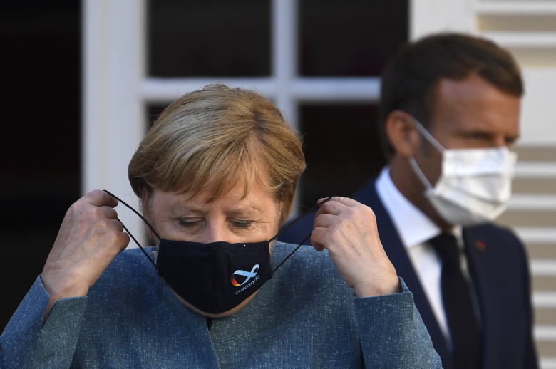 Ангела Меркель и Эманюэль Макрон. Фото: Christophe Simon / EPA / TASS