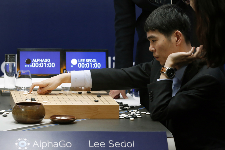 Второй матч в го Ли Седоля против искусственного интеллекта в Сеуле.