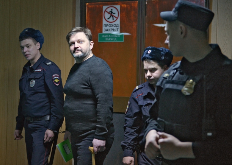 Никита Белых перед началом заседания Пресненского районного суда. Фото: Геннадий Гуляев/ Коммерсантъ