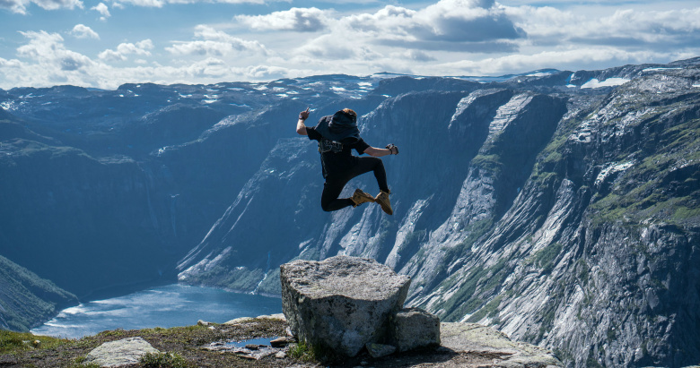 Утес Троллтунга ("Язык тролля") в Норвегии  — одна из самых популярных локаций в Instagram