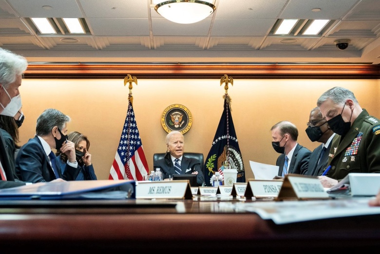 Джо Байден во время совещания по вопросам вывоза сторонников США из Афганистана и угрозы нового режима. Фото: White House