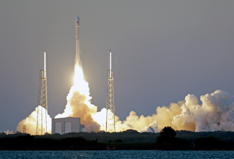 Запуск ракеты Falcon 9 корпорации SpaceX с мыса Канаверал: Фото: AP / TASS