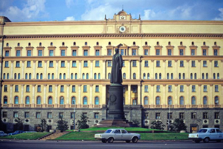 Памятник на Лубянской площади перед демонтажом 22 августа 1991 года. Фото: wikipedia.org