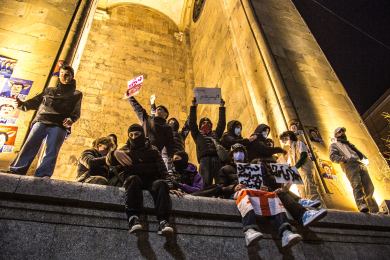 Протестующие в Тбилиси празднуют победу: скандальный законопроект об иноагентах отозван из парламента