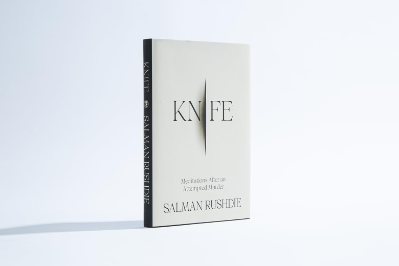 Обложка нового романа Салмана Рушди "Нож. Медитации после покушения на убийства"