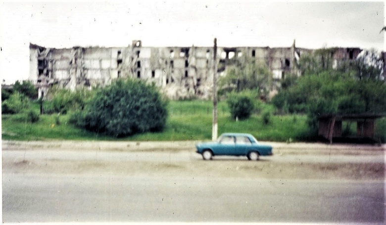 Улица в Грозном, 2004 год