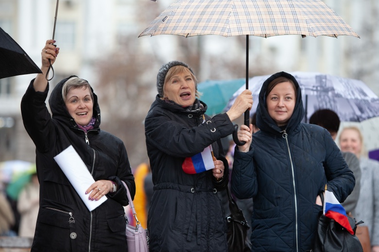 Участники акции в поддержку действий российских войск в Украине