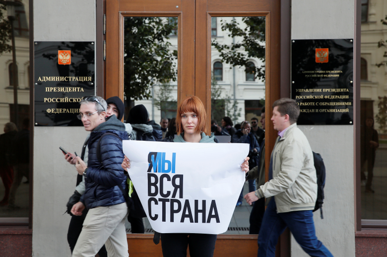 Участница пикета в поддержку Павла Устинова, 18 сентября 2019 года. Фото: Maxim Shemetov / Reuters