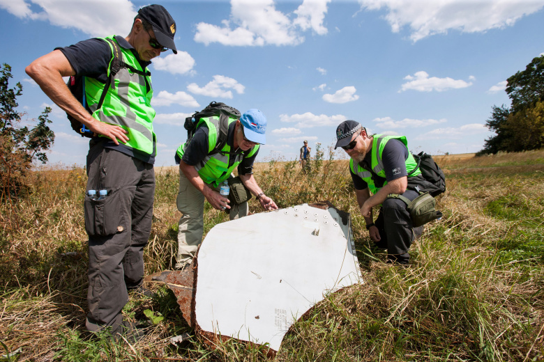 Расследование на месте крушения Boeing 777 в Донецкой области. Фото: Ministerie van Defensie