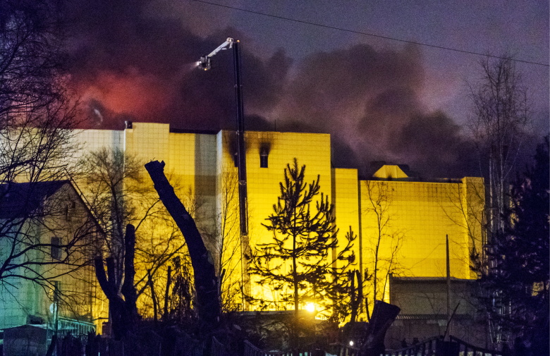 Пожар в торгово-развлекательном центре «Зимняя вишня». Фото: Данил Айкин / ТАСС