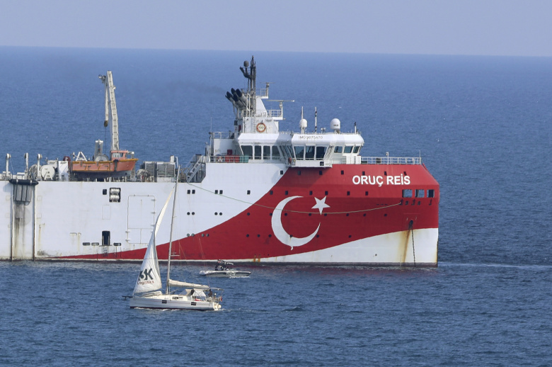 Турецкий корабль «Орук Рейс». Фото: Burhan Ozbilici / AP / TASS
