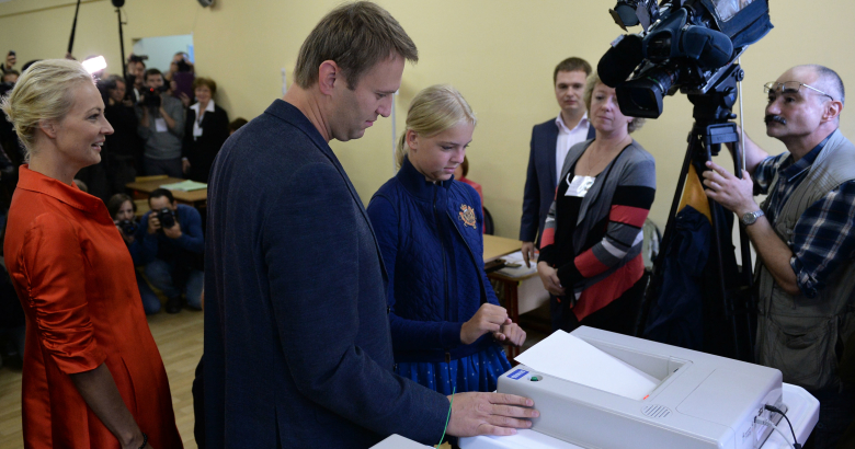 Алексей Навальный на избирательном участке во время выборов мэра Москвы. Фото: Максим Блинов / РИА Новости