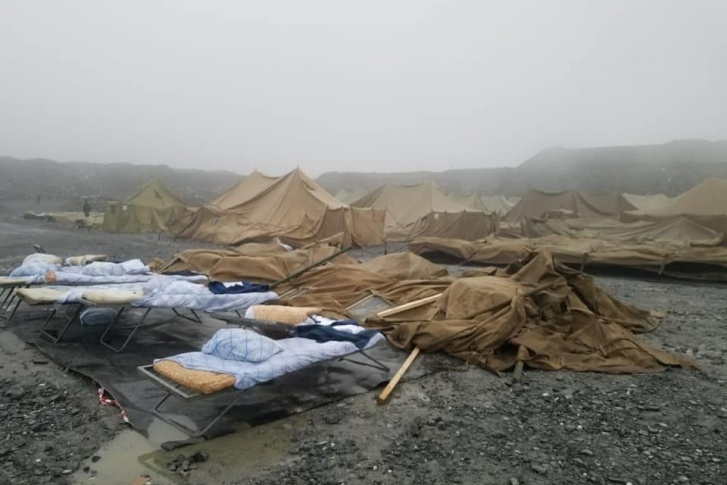 Палаточный лагерь для больных. Олимпиадинский ГОК. Фото: ngs24.ru / vk.com