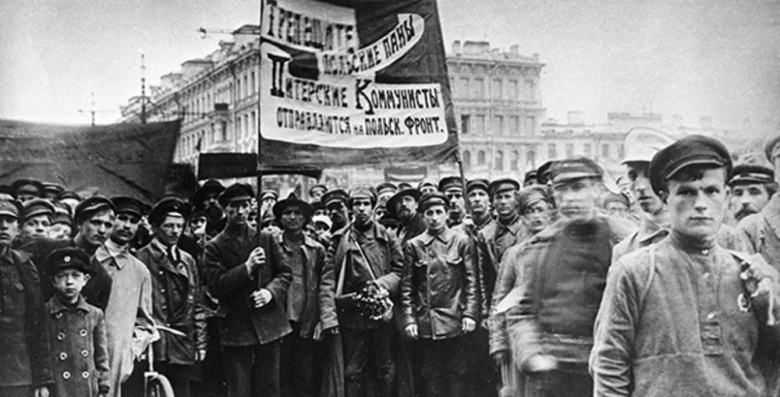 Отправка мобилизованных коммунистов на фронт против белополяков. Петроград, 1920 год.