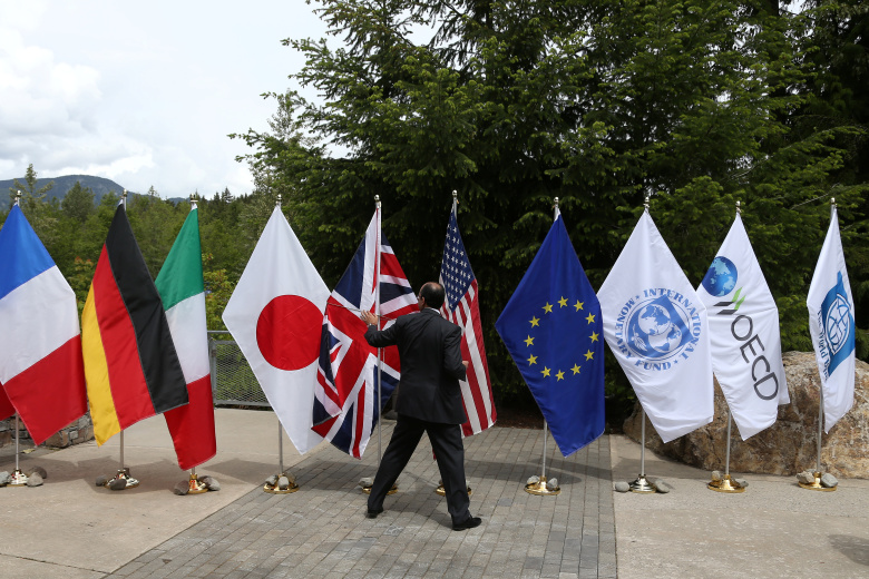 Флаги во время саммита министров финансов стран G7