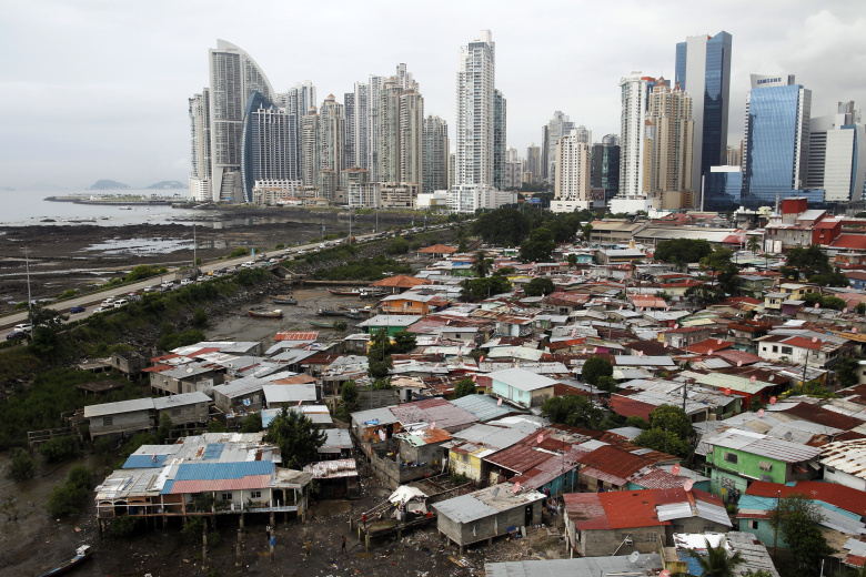 Трущобы Бока-ла-Каха расположены почти в центре Панама-Сити среди огромных небоскребов.