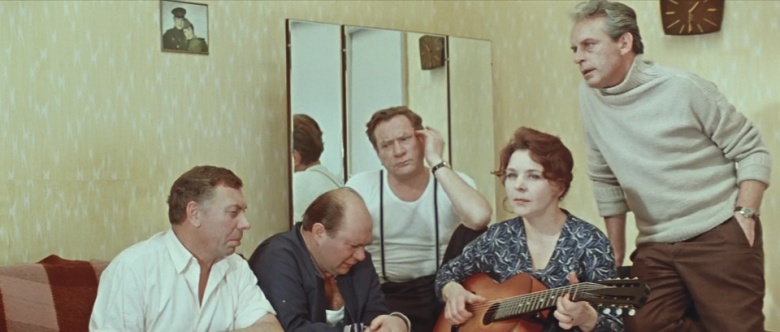Кадр из фильма Андрея Смирнова "Белорусский вокзал" (1970)