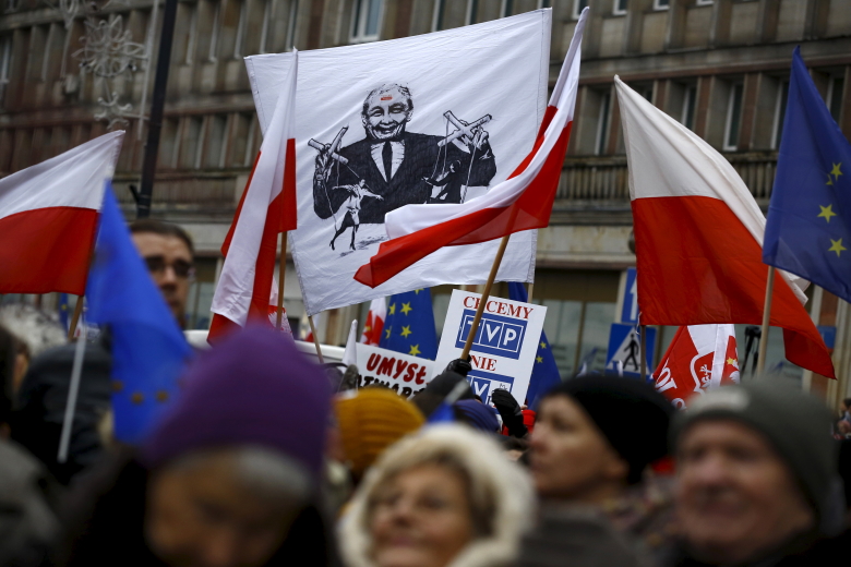 Акция противников Ярослава Качиньского в Варшаве.