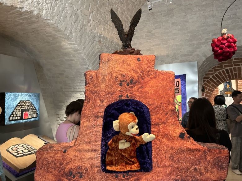 Ирина Корина, фрагмент инсталляции «Послезавтра скорее всего, но почему-то не могу»