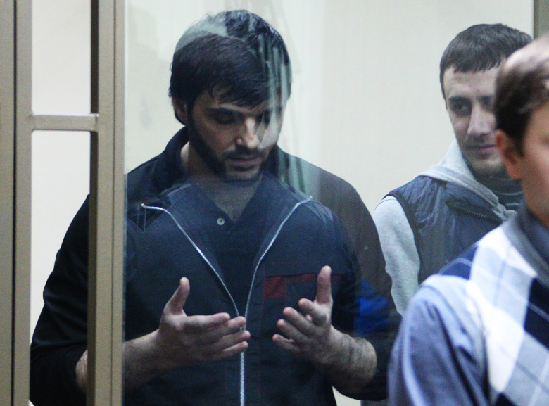 Шамиль Рамазанов (слева) и Умар Никифоров, обвиняемые в организации деятельности запрещенной в РФ религиозной партии «Хизб ут-Тахрир» на территории Республики Дагестан, во время вынесения приговора.