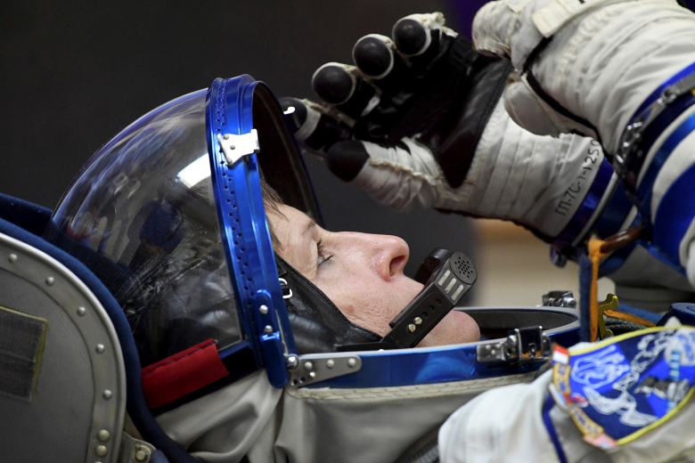 Астронавт NASA Пегги Уитсон на космодроме Байконур. Фото: Kirill Kudryavtsev/ Reuters