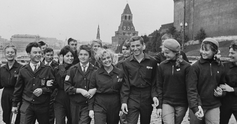 Молодежь столицы на Красной площади, 1963 год. Фото: Давид Шоломович / РИА Новости