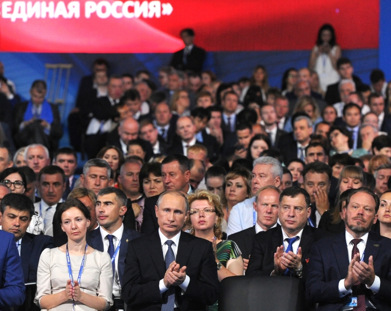 Анна Кузнецова и Владимир Путин на XV съезде партии «Единая Россия», 27 июня 2016.