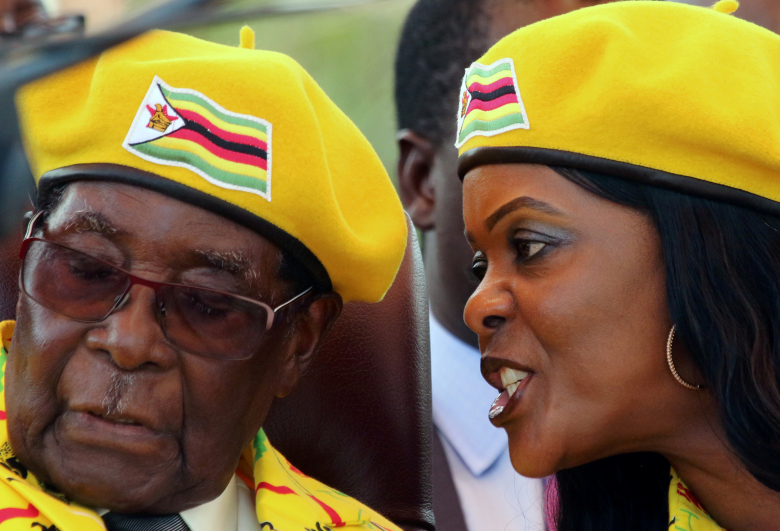 Роберт Мугабе с женой. Фото: Philimon Bulawayo / Reuters