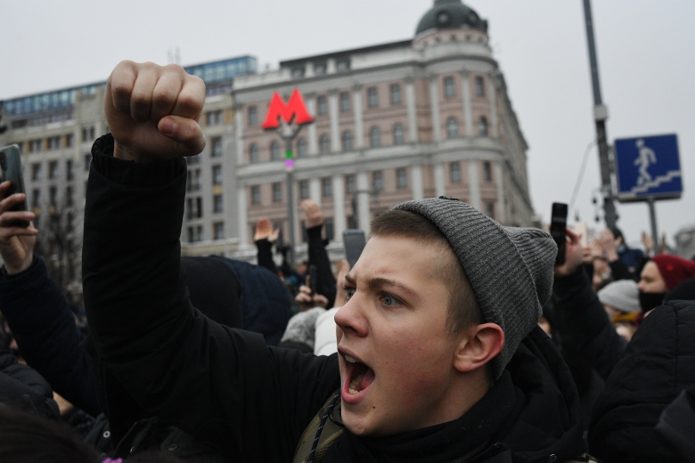 Участники акции сторонников Алексея Навального в Москве, январь 2021 года