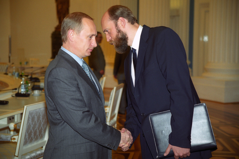 Владимир Путин и председатель совета директоров Международного промышленного банка Сергей Пугачев.