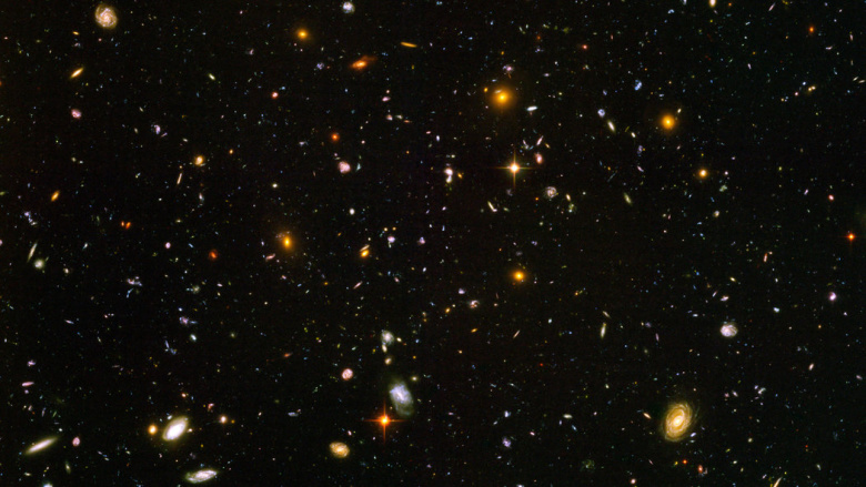 Участок звездного неба, на снимке видны одновременно тысячи галактик. Фото: NASA
