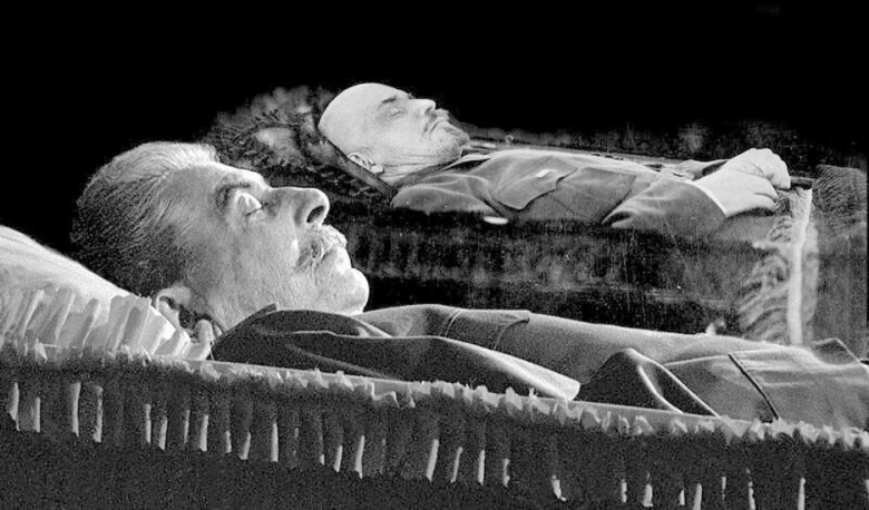 Тела Ленина и Сталина в мавзолее. Середина 1950-х годов