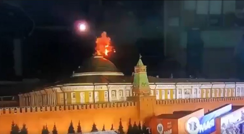 Момент удара дрона по Кремлю