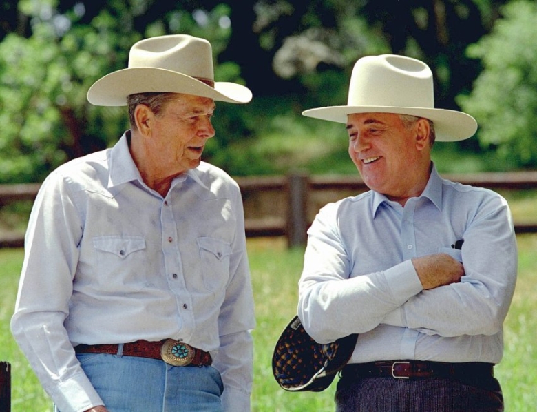 Р. Рейган и М. Горбачёв отдыхают на ранчо Рейганов в Калифорнии, 1992 год. Фото: Bob Galbraith