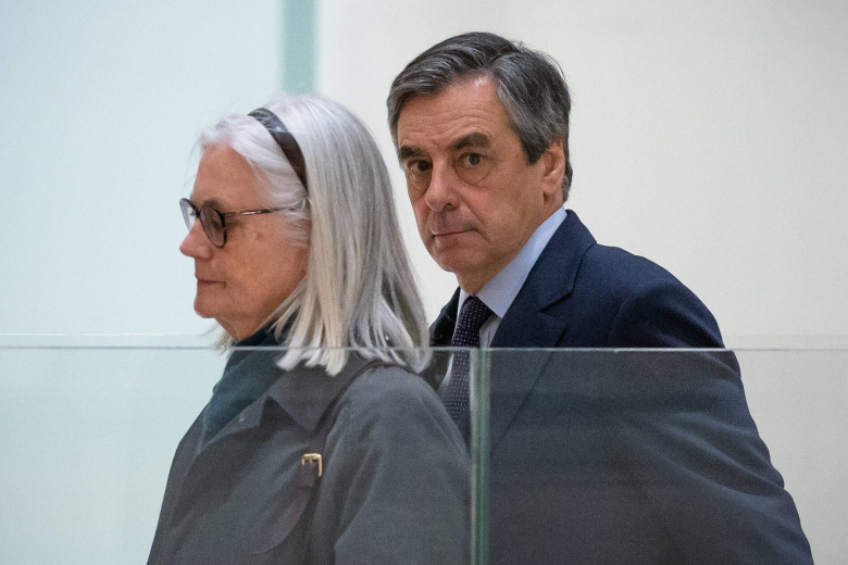 Франсуа Фийон с женой Пенелопой перед судебным процессом. Фото: Aurelien Morissard / IMAGO / TASS