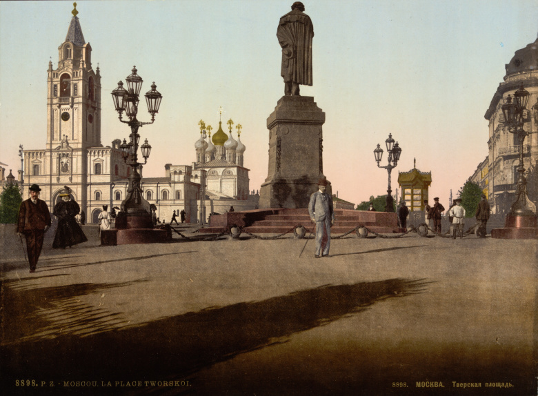 Тверская площадь в Москве в 1890-е годы.