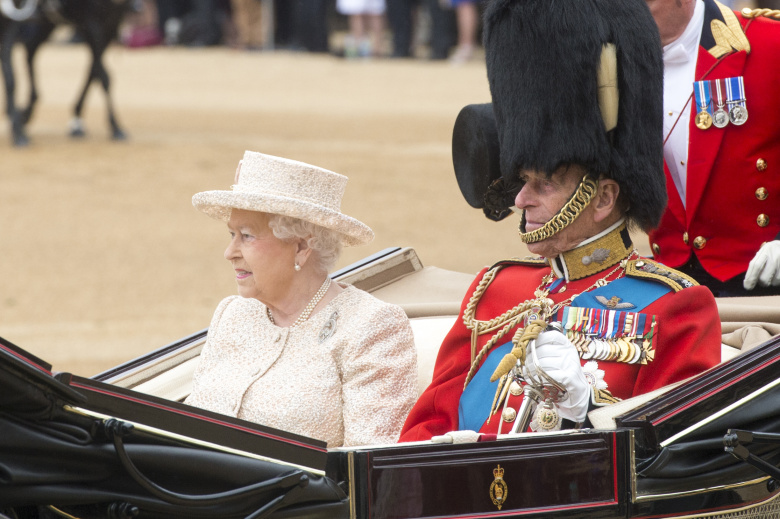 Елизавета II и принц Филипп на параде, 13 июня 2015 года. Фото: Myles Cullen