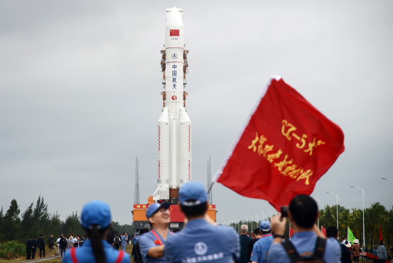 Запуск тяжелой ракеты Long March 5, космодром Вэньчан, Китай. Фото: China Daily / Reuters