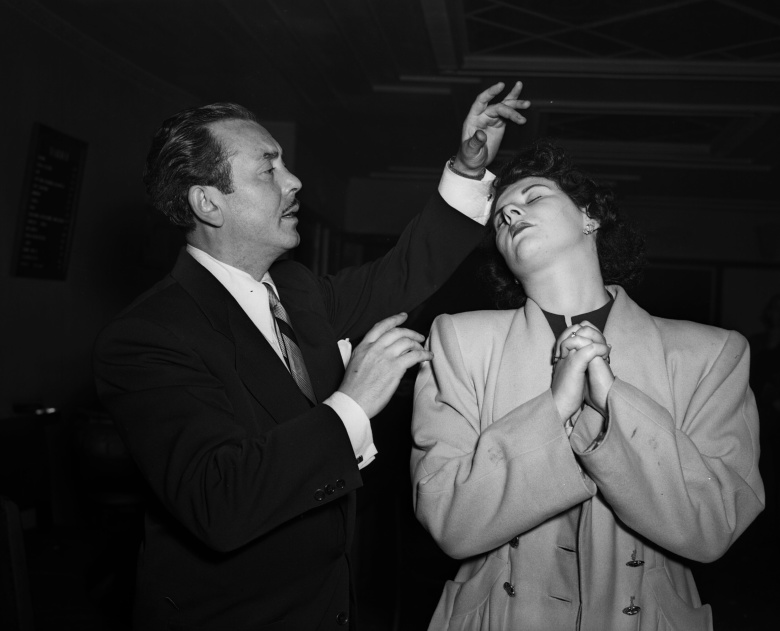 Гипнотизер Ральф Слейтер, 1948. Фото: Stanley Sherman / Hulton Archive / Getty Images