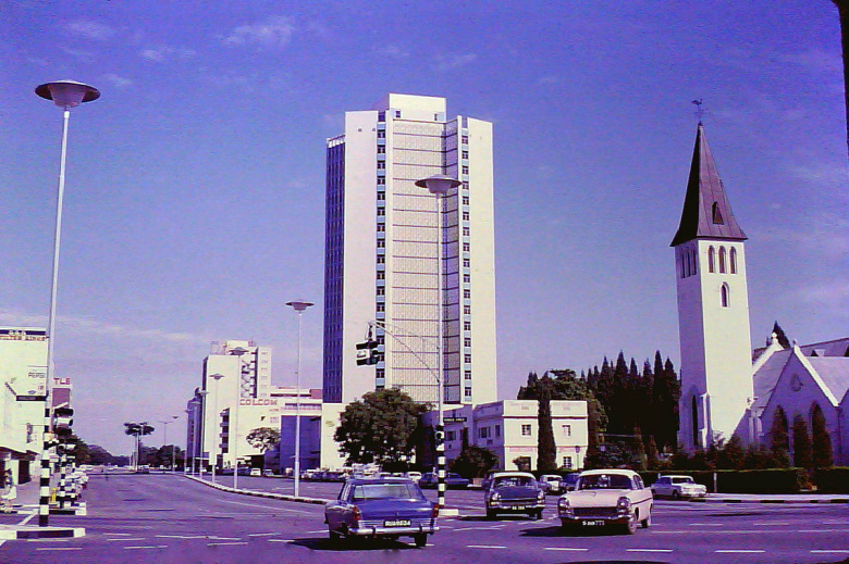 Вид на Джеймсон-авеню в родезийской столице Солсбери (ныне — Хараре), 1970-е годы