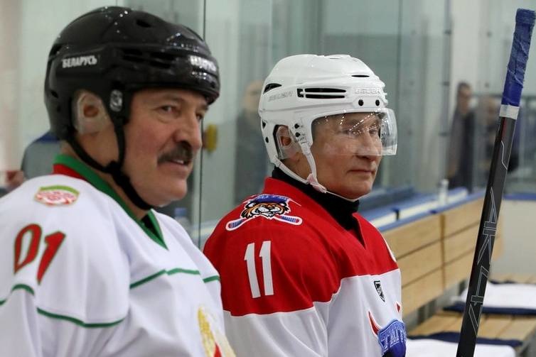 Владимир Путин и Александр Лукашенко в товарищеском хоккейном матче, 7 февраля 2020 года. Фото: kremlin.ru