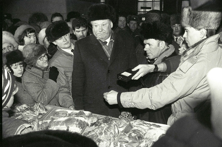 Борис Ельцин на рынке, 1992 год