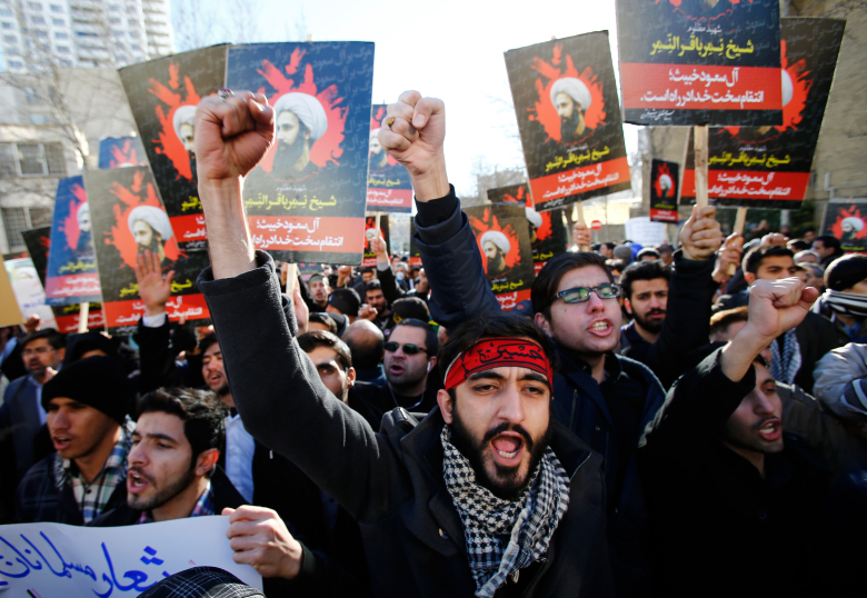Акция протеста после казни шиитского проповедника Нимра аль-Нимра у посольства Саудовской Аравии в Тегеране.
