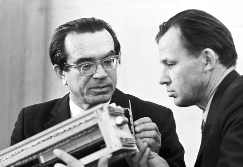 Виктор Глушков и Виталий Деркач, 1974 год