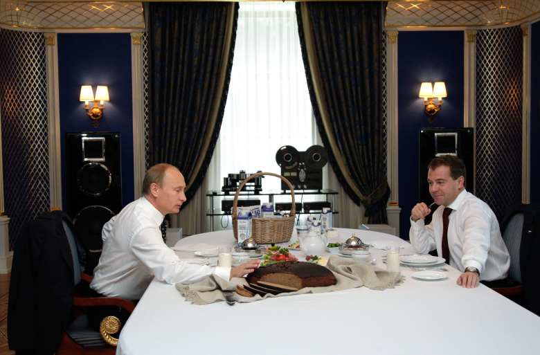 Дмитрий Медведев и Владимир Путин в подмосковной резиденции "Горки". Фото: Дмитрий Астахов / РИА Новости