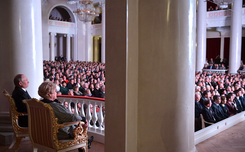 Владимир Путин и Людмила Нарусова на концерте памяти Анатолия Собчака, февраль 2020 г.