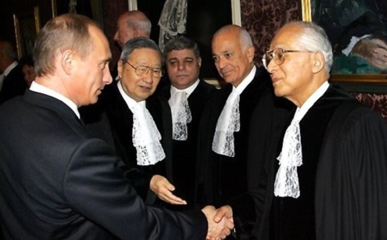 Путин в Гаагском суде, 2005 год