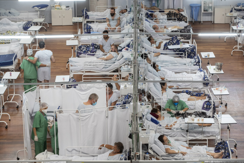 Один из временных госпиталей в Бразилии. Фото: Andre Penner / AP/TASS