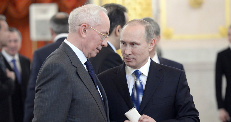Бывший премьер-министр Украины Николай Азаров и президент РФ Владимир Путин.