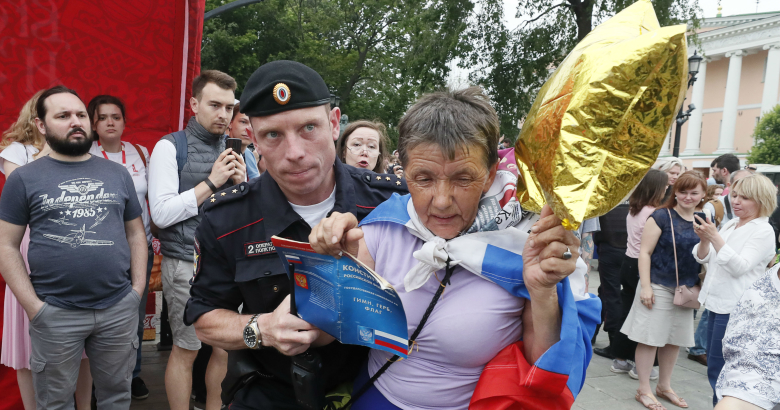 Задержания на митинге в защиту Ивана Голунова. Фото: Shamil Zhumatov / Reuters